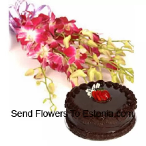 Nippu vaaleanpunaisia orkideoita kausittaisilla täytteillä sekä 1 lb. (1/2 kg) suklaa tryffelikakku