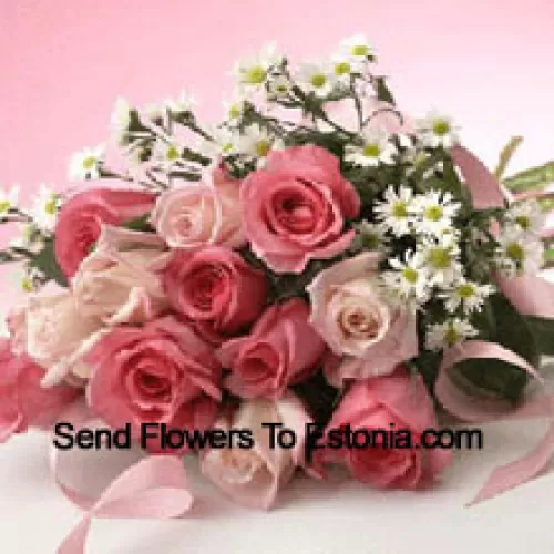 Boeket van 11 roze rozen met paarse statice