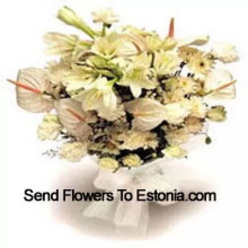 Букет из белых лилий, белых антуриумов, белых гвоздик и белых роз с сезонными наполнителями