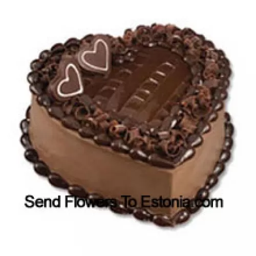 1キログラム（2.2ポンド）のハート形のチョコレートケーキ