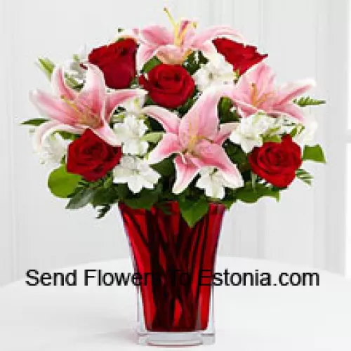 6朵红玫瑰和5朵粉色百合，搭配时令装饰花材，置于漂亮的玻璃花瓶中